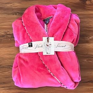 Victoria’s Secret Short Cozy Robe M\L
